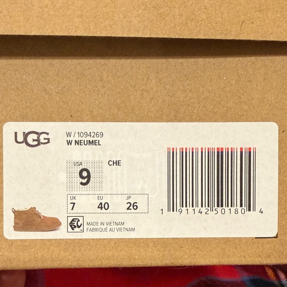 New in Box UGG Neumel Classic Fur Lined Suede Lace Up Chukka Boots EU 40 - Picture 7 of 7